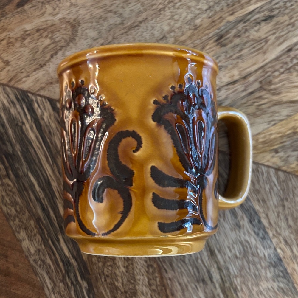 Vintage Floral Embossed Mug